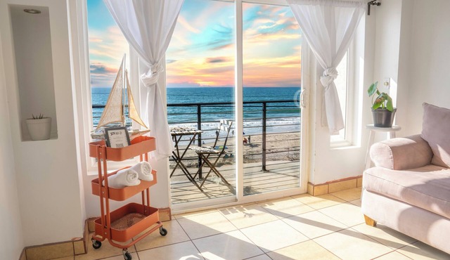 BEACHFRONT Cozy 1 Bdr Apt