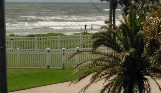 Beachfront Cul de sac Steps to the Water 2nd Row