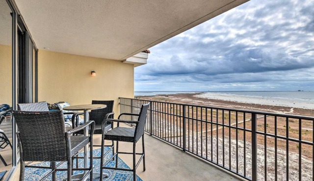 Beachfront Dauphin Island Condo Pool Access!