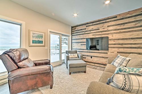 Beachfront De Tour Village Townhome with Patio!