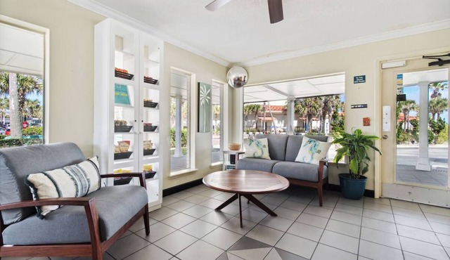 Beachfront Delight: Two Pet-Friendly Rooms with Outdoor Swimming Pool