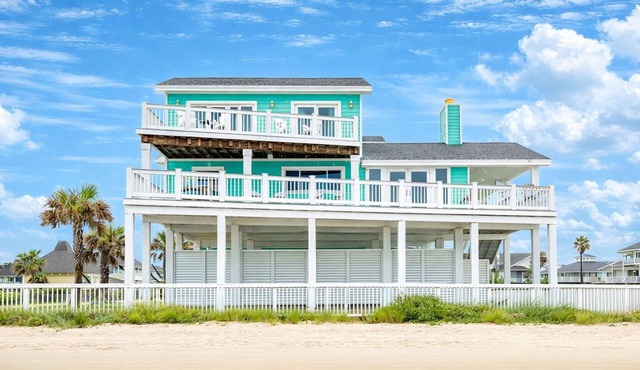 Beachfront Designer Retreat | Pirates Beach, Galveston