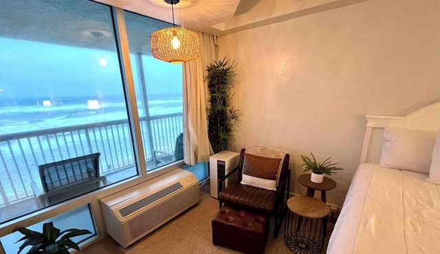 Beachfront – Direct Ocean View - 2 Queen Beds