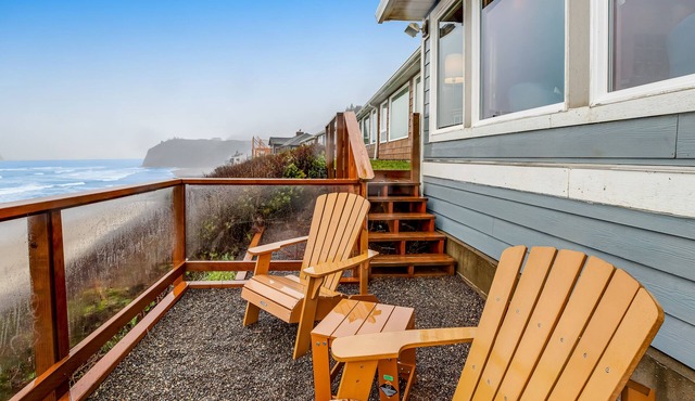Beachfront Dog-Friendly Cottage with Private Hot Tub, Fireplace & Ocean Views