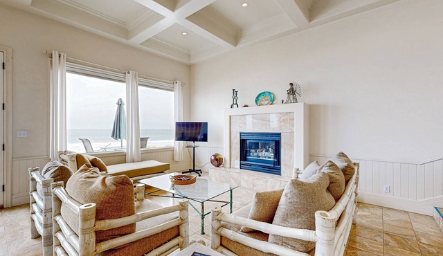 Beachfront dream home with balcony, patio & direct beach access