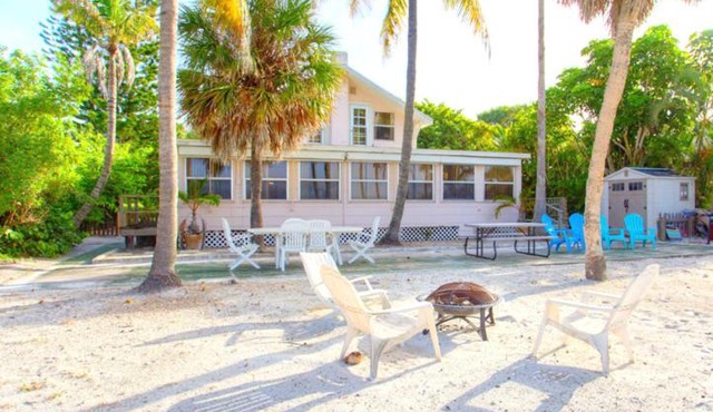 Beachfront Dunes, Sleeps 8, 3 Bedrooms plus Den, Gulf Front, Pet Friendly