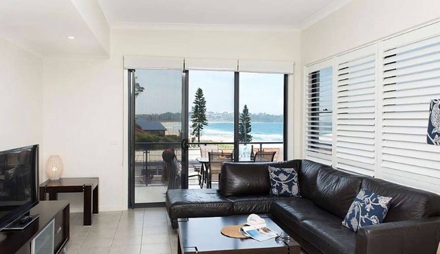 Beachfront Eight - Luxury apartment right on the waters edge