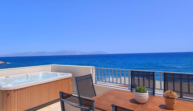 Beachfront Ela Luxury Stay with Jacuzzi & Views