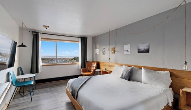 Beachfront Escape in Long Beach! 2 Comfortable Units, Indoor Pool, Free Parking!