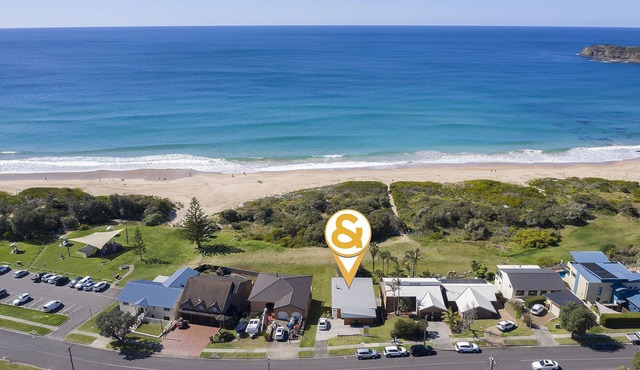BEACHFRONT ESCAPE Jones Beach Kiama - Direct beach access & great views. RELAX.