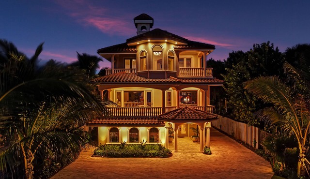 Beachfront estate near Sarasota with spectacular gulf views