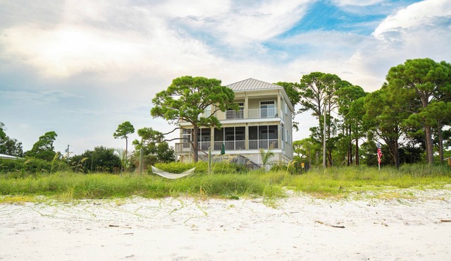 🏖️Beachfront🏖️ Forget your worries in this spacious and serene space ♡