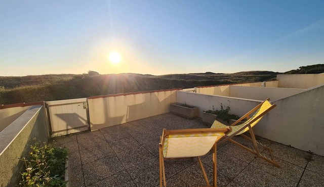 Beachfront Studio/Cabin, Sleeps 4, Terrace, Veranda, Pets Allowed, Near Golf, Saint-Jean-de-Monts