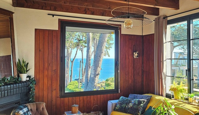 Beachfront house with spa all year round