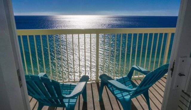 Beachfront! Free Beach Chairs! Over 241 Five Star Reviews!