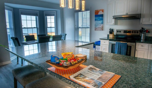 Beachfront Getaway, Dolphin Suite, 🐶 💙