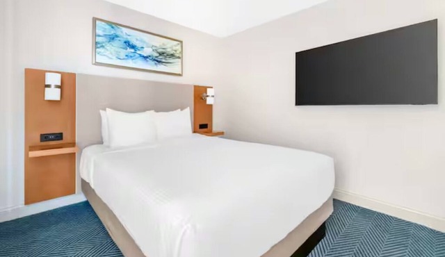 Beachfront Getaway w/Pools, Hot Tub & Boardwalk Entertainment Nearby