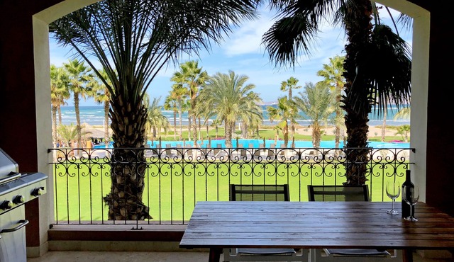 BeachFront, Golf, Heated pool, Tennis,Netflix, Gym, Pickleball