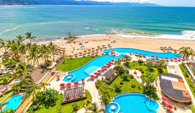 Beachfront Grand Venetian condo