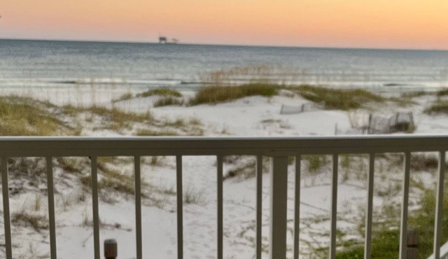 Beachfront/GulfFront,1stRow,5BR,2500sf,sleeps18,HugePorch,Renovated &PetFriendly