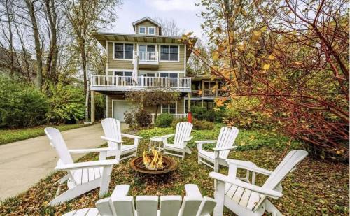 Beachfront Haven - Sunset Views - Hot Tub - BBQ - Family Friendly