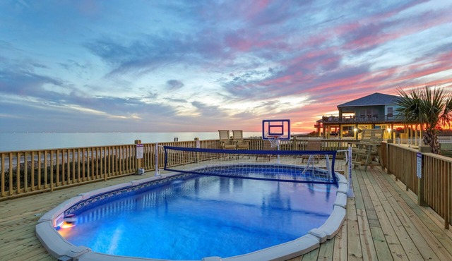 Beachfront Heated Salt Pool. 2 Hot Tubs. Sleeps 32. Putt Putt. Pet Friendly