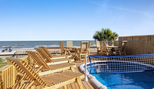 Beachfront Heated Salt Pool. Hot Tub. 24 Guests. Putt Putt. Pet Friendly