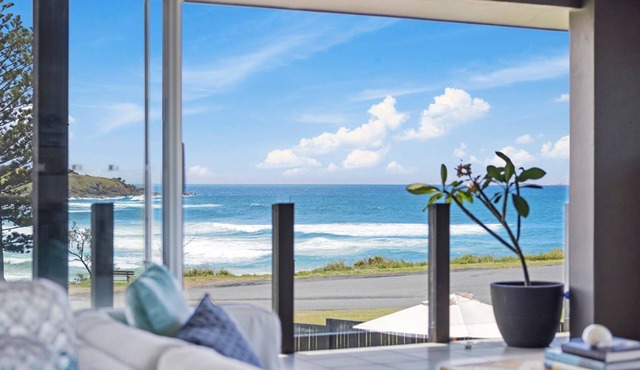 Beachfront Headland House at Mullaway