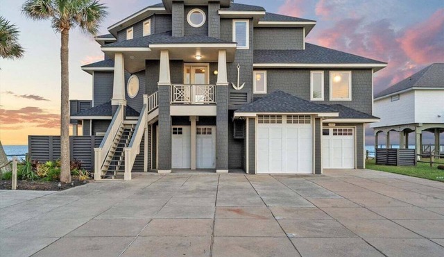 Beachfront + Heated Pool | 8 Bedrooms | Pets