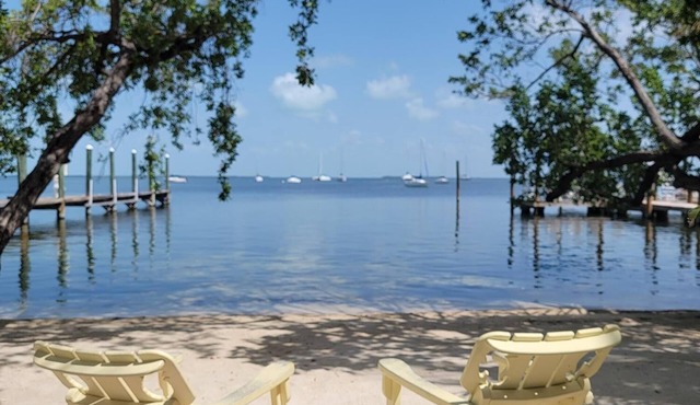 Beachfront Hideaway in the heart of Key Largo! Your own private beach!