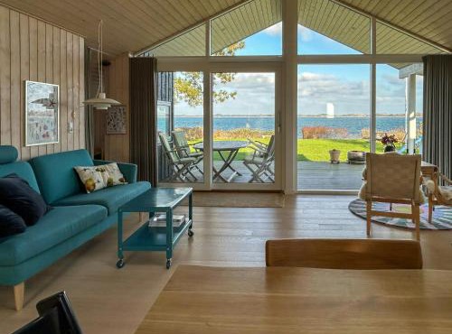 Beachfront Holiday Home Near Dalby Bay