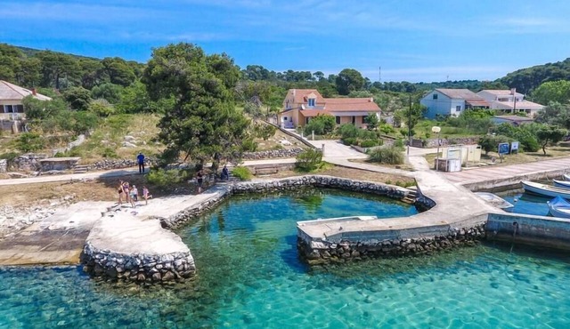 Beachfront Holiday House Zita