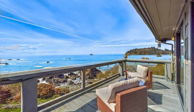 Beachfront home, great for families, ocean access from yard, hot tub