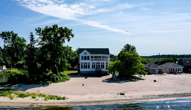 Beachfront Home Lake Ontario