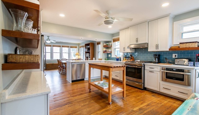 Beachfront Home Minutes to Downtown Annapolis Dogs OK
