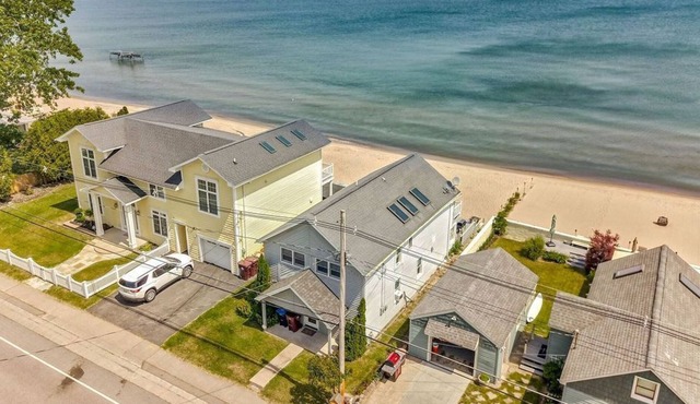 Beachfront Home On Lake Ontario W/60 ft Of Private Beach