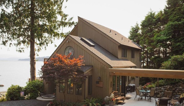 Beachfront Home/Panoramic Views