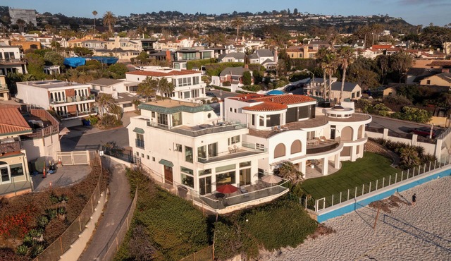 Beachfront Home with 3 Large Decks, Elevator, Family-friendly, Walk to Village