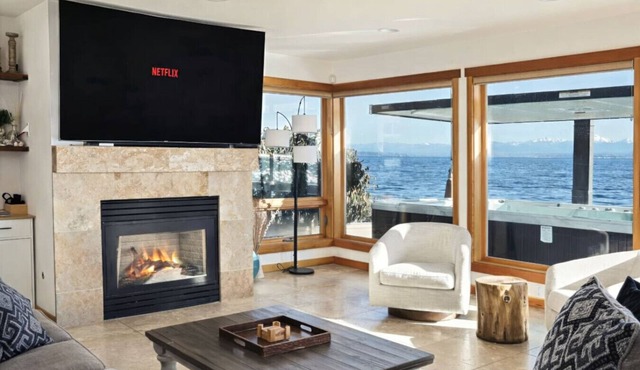 Beachfront home with Pool & Hot Tub - Pet friendly