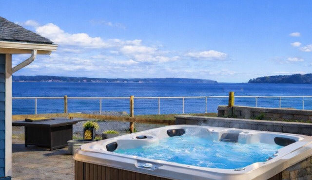 Beachfront home with Hot Tub, Whale Watching and Dogs OK