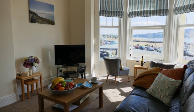 Beachfront, Homely Apartment in Llandudno