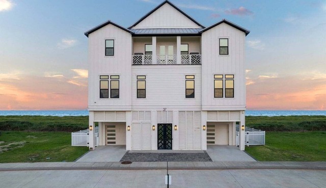 Beachfront + Hot Tub | Game Room + Pets | Sleep 18
