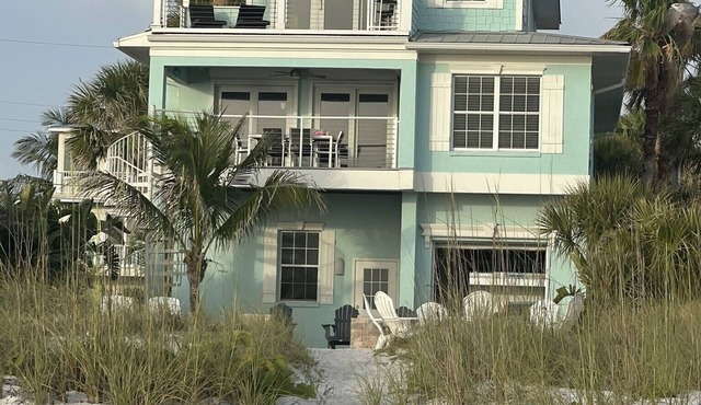 BEACHFRONT HOUSE DIRECTLY ON SOFT SUGAR WHITE SANDSnnVRC19-000234