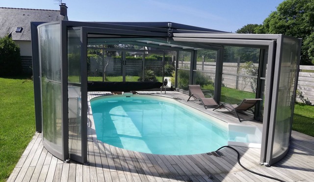 Beachfront house, heated pool, spa and sauna, 5 min from the beaches, 8 people