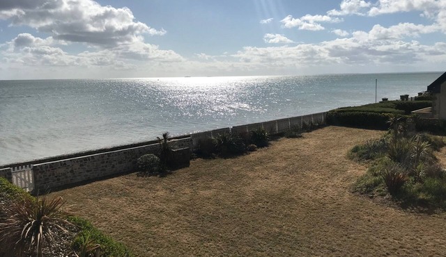 Beachfront house on the beach with large garden