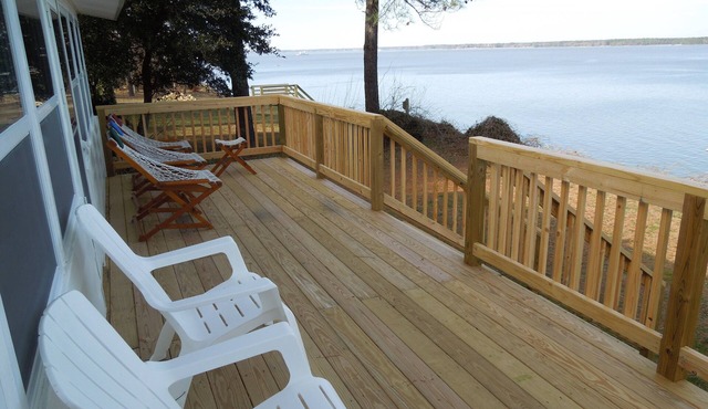 Beachfront House on James River. Near Historic Jamestowne and Williamsburg
