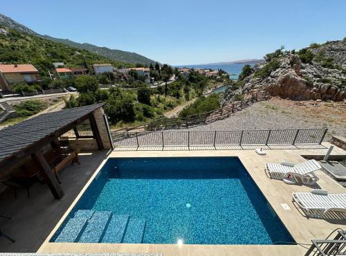 Beachfront House Robert with Pool