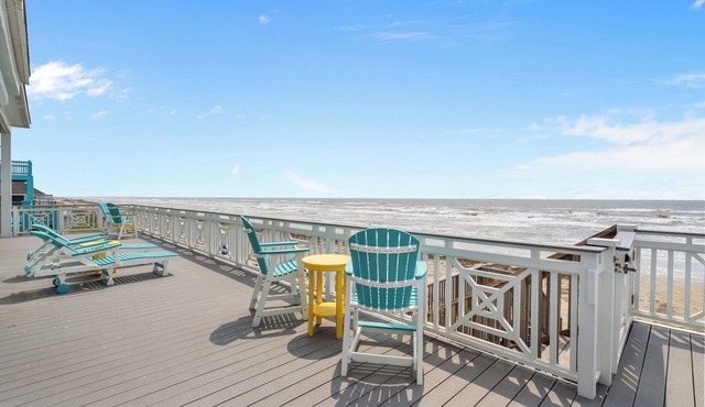 Beachfront House with Private Beach Access, Fenced Deck, 5BR, Sleeps 10