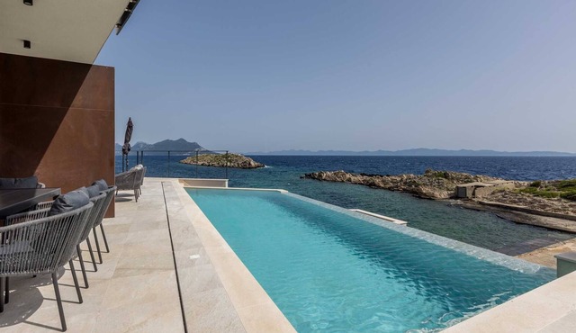Beachfront Villa Riviera with heated Pool, Sauna & Fitness