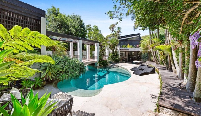 Beachfront Hyper Luxury Harbour Sanctuary